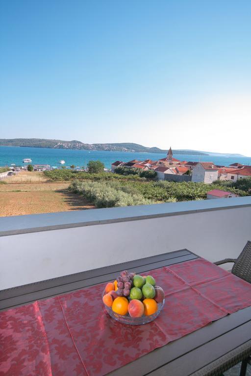 Apartments Daniela Trogir Bagian luar foto